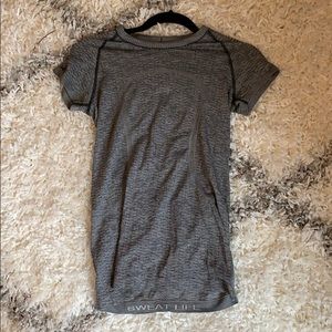 Black and white lululemon top!!!